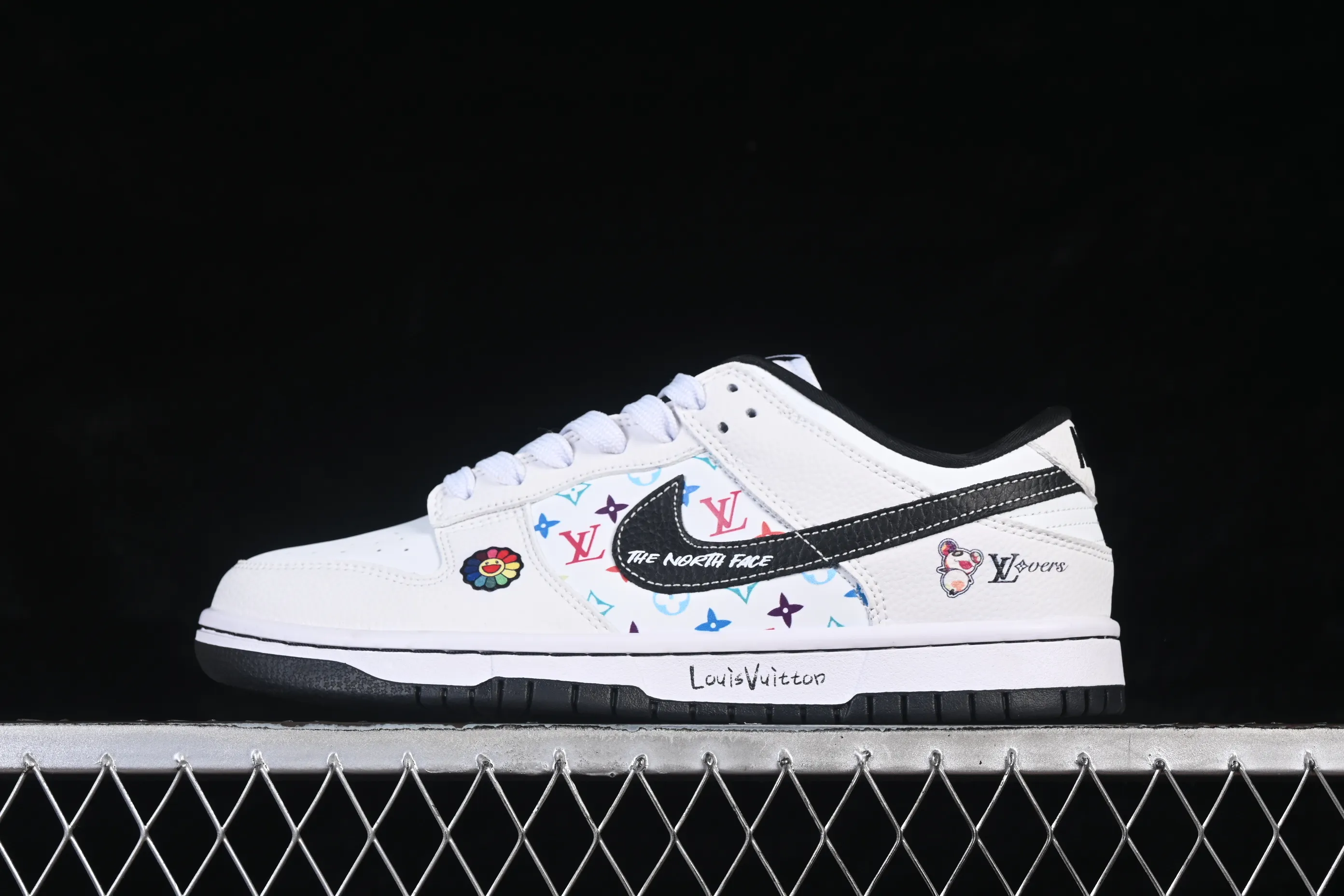 All categories Nk SB Dunk Series Nk SB Dunk Low High-end customized low-top sneakers Nike SB Dunk Low LV co-branded white and black High-end customized low-top casual sneakers YF9511-908